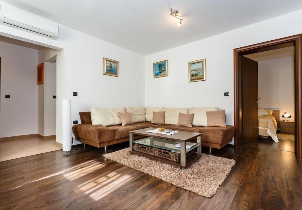 Premium Apartment Near Center And Beach With Parking Krk Town Luaran gambar