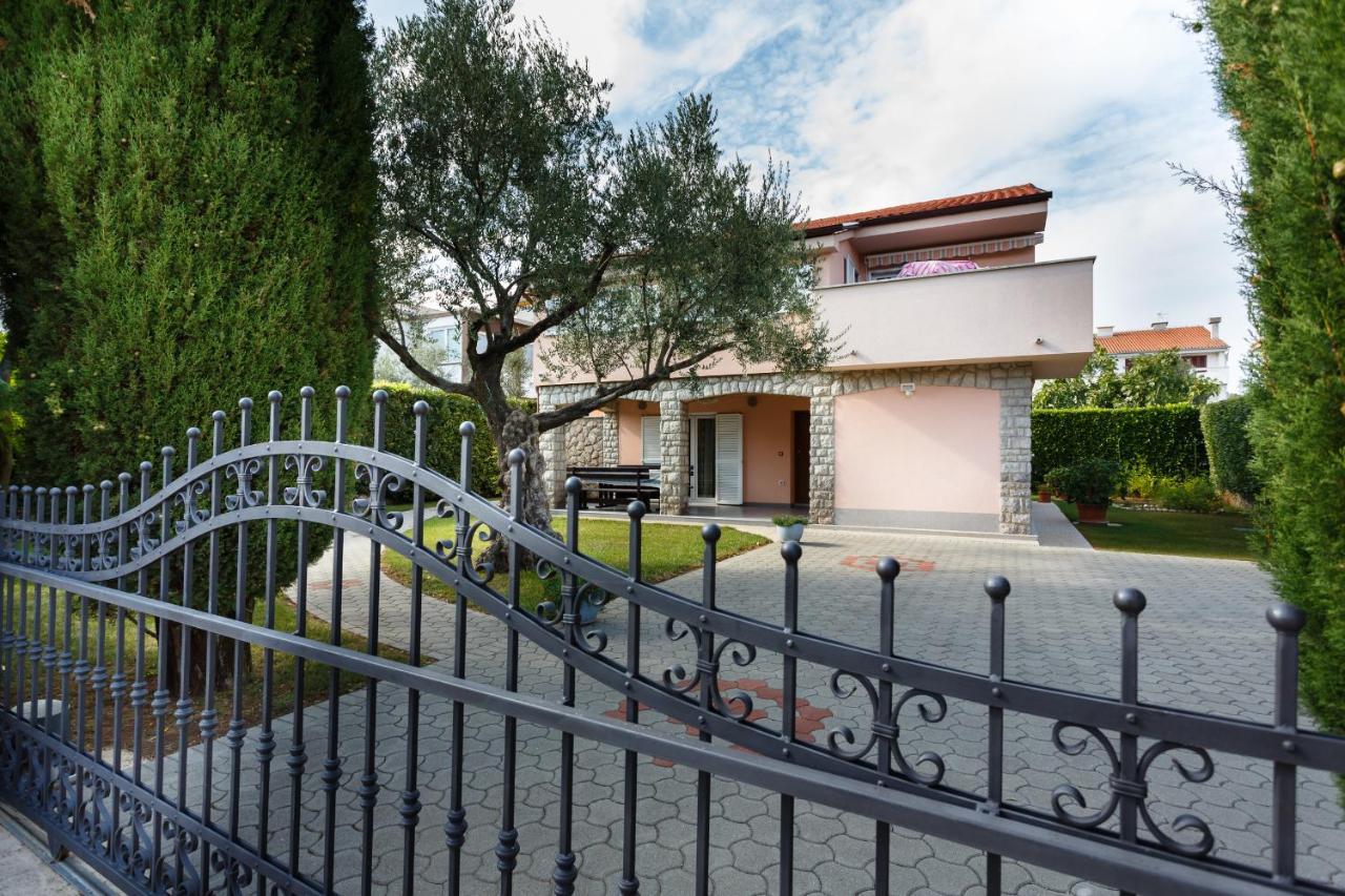 Premium Apartment Near Center And Beach With Parking Krk Town Luaran gambar